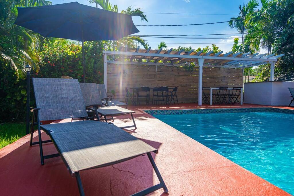 Spacious 3 Bedroom Home With Oversized Pool & Backyard Miami Esterno foto