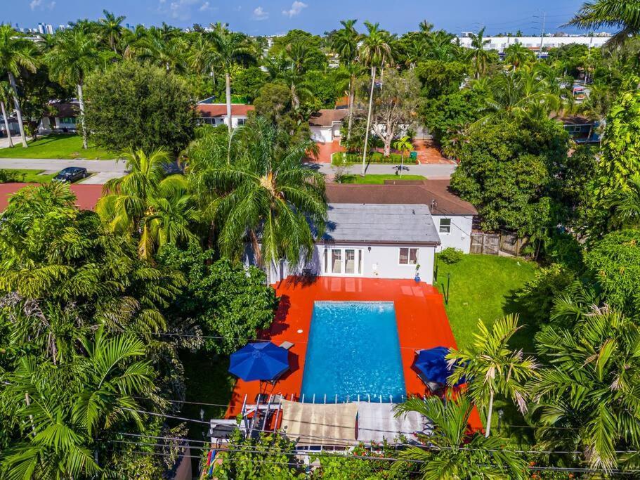 Spacious 3 Bedroom Home With Oversized Pool & Backyard Miami Esterno foto