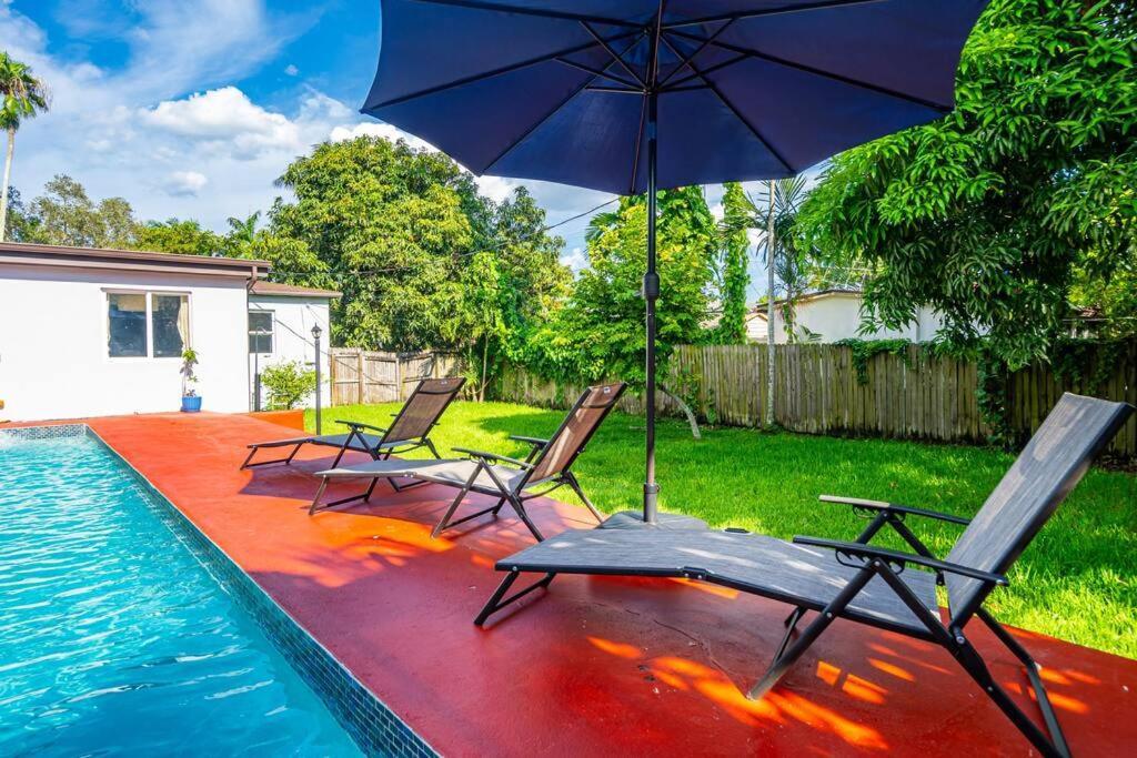 Spacious 3 Bedroom Home With Oversized Pool & Backyard Miami Esterno foto